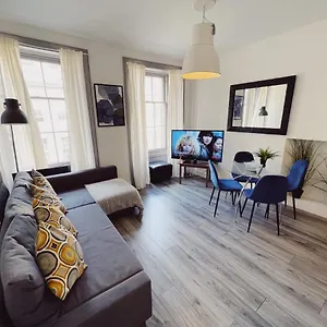 Apartment Centre, Two Bedroom, Sleeps 6, Newcastle upon Tyne