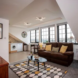 Apartment Oakstays - Bright, Spacious Gem, Newcastle upon Tyne